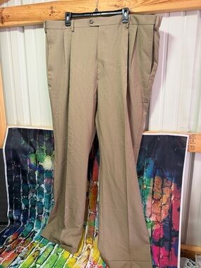 Haggar Men's Pleated Chinos in Light Khaki 44x34